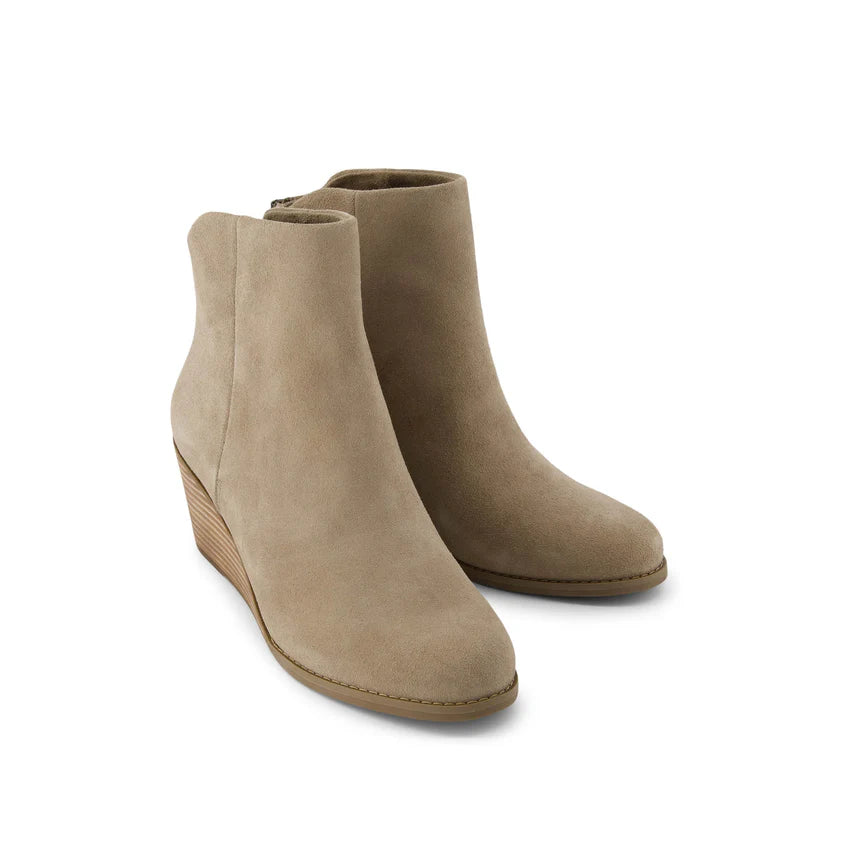 CASEY WEDGE BOOT in Dune Suede
