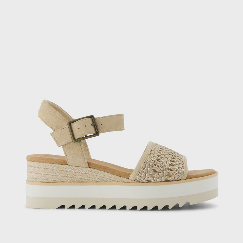 DIANA WEDGE SANDAL in Champagne Metallic