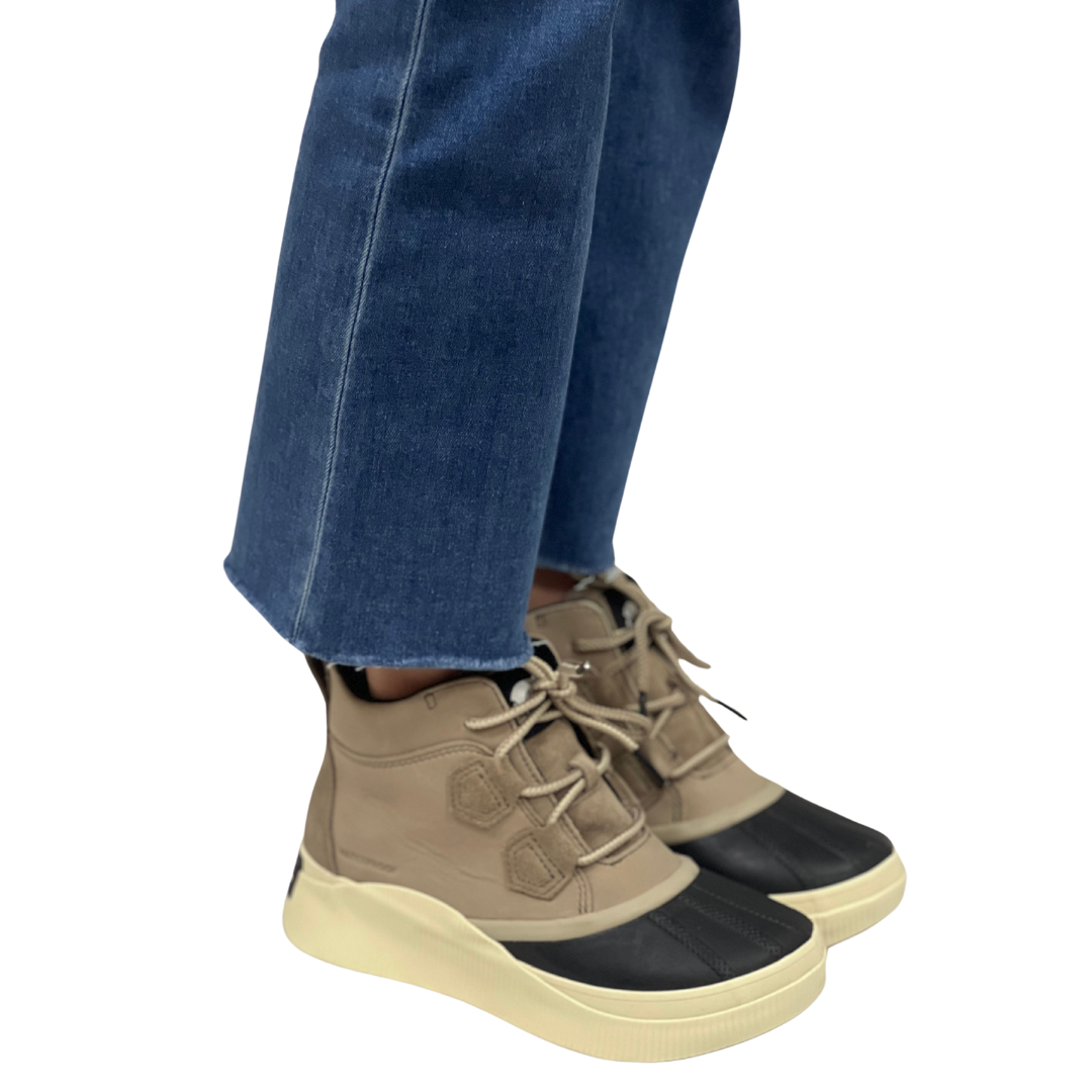 OUT N ABOUT IV CLASSIC WP in Omega Taupe + Black