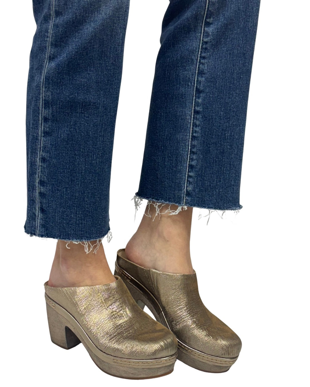 VIDA in Light Gold