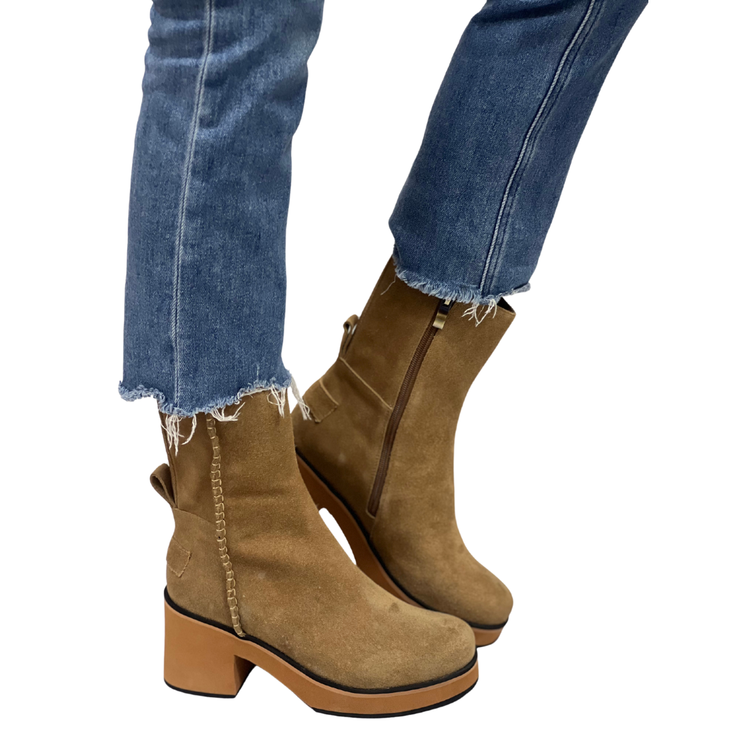 INDIA in Taupe