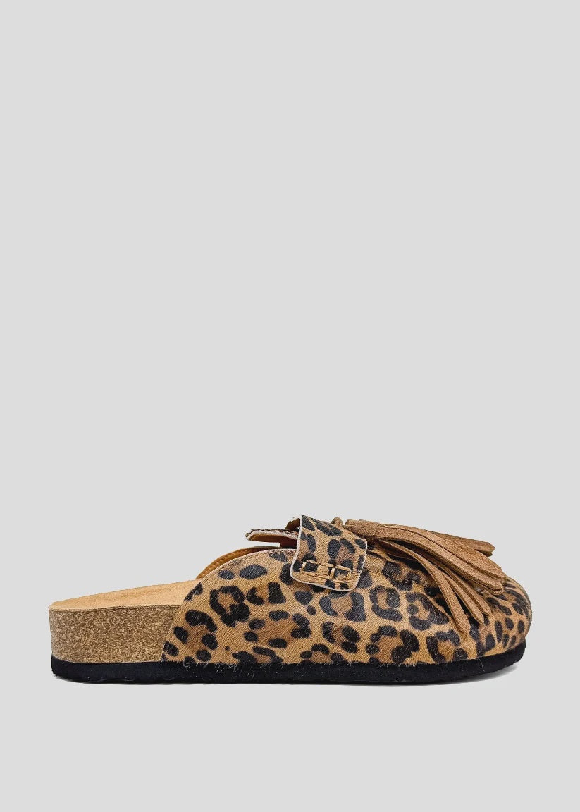 ARIANA in Leopard