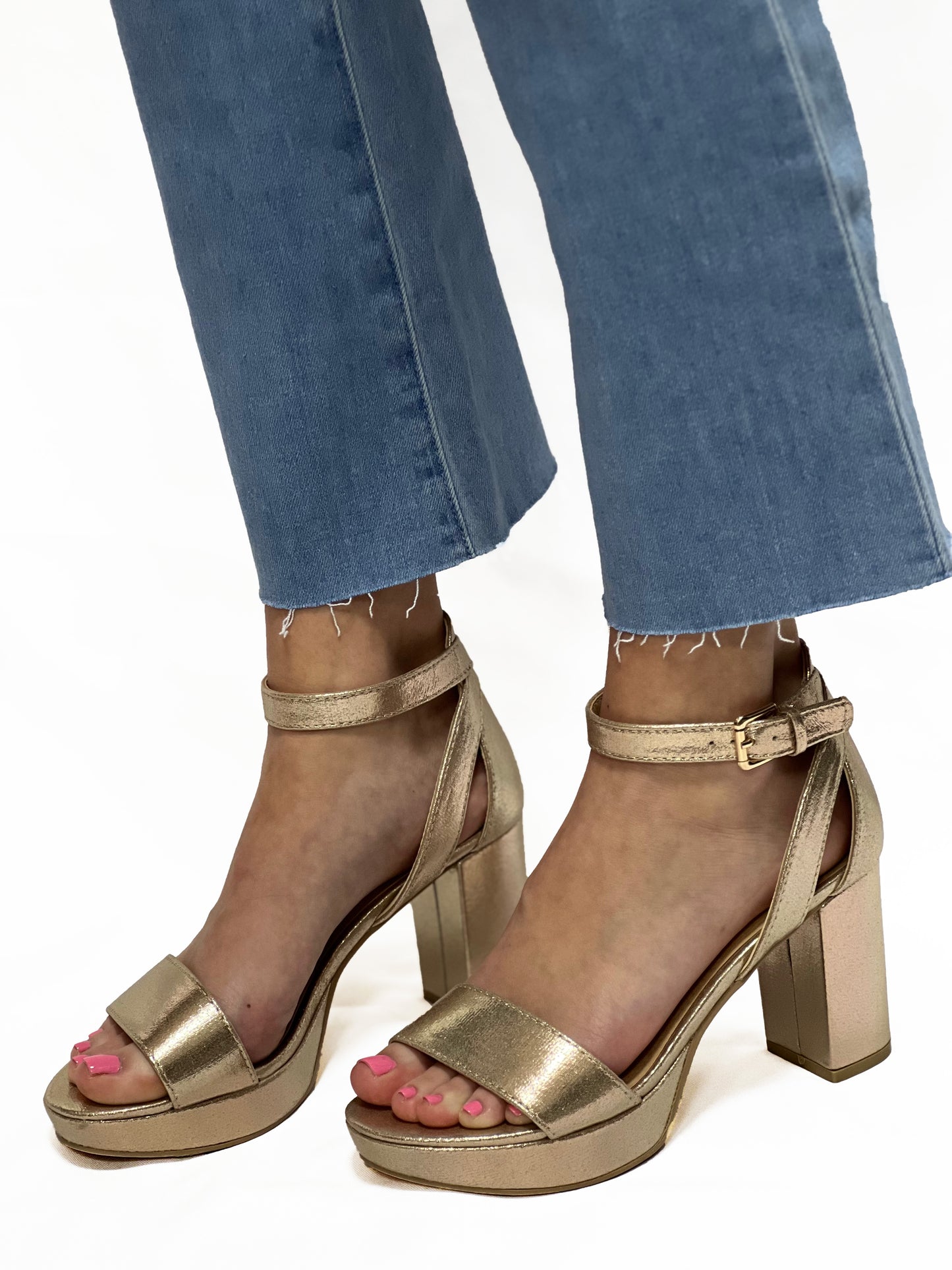 GO ON in Light Gold