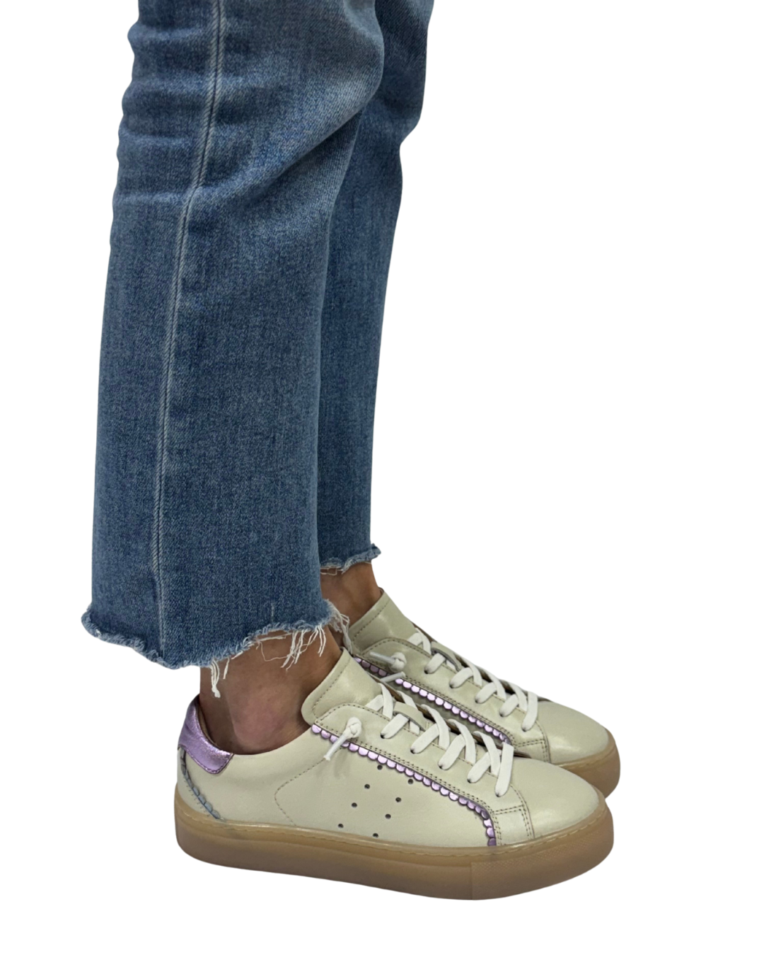 SHORE FRONT in Off White + Lilac