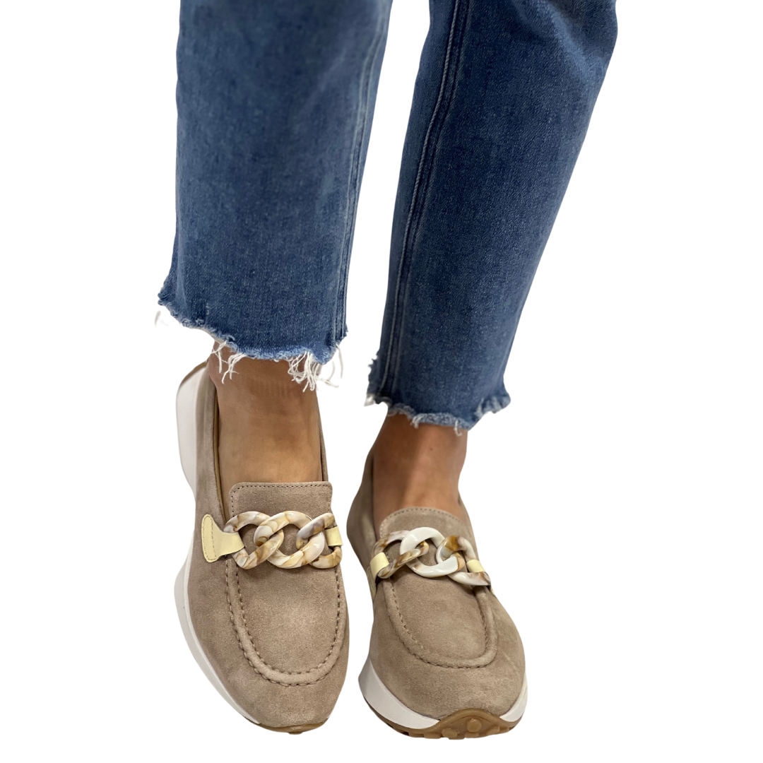 KIND WORDS in Taupe