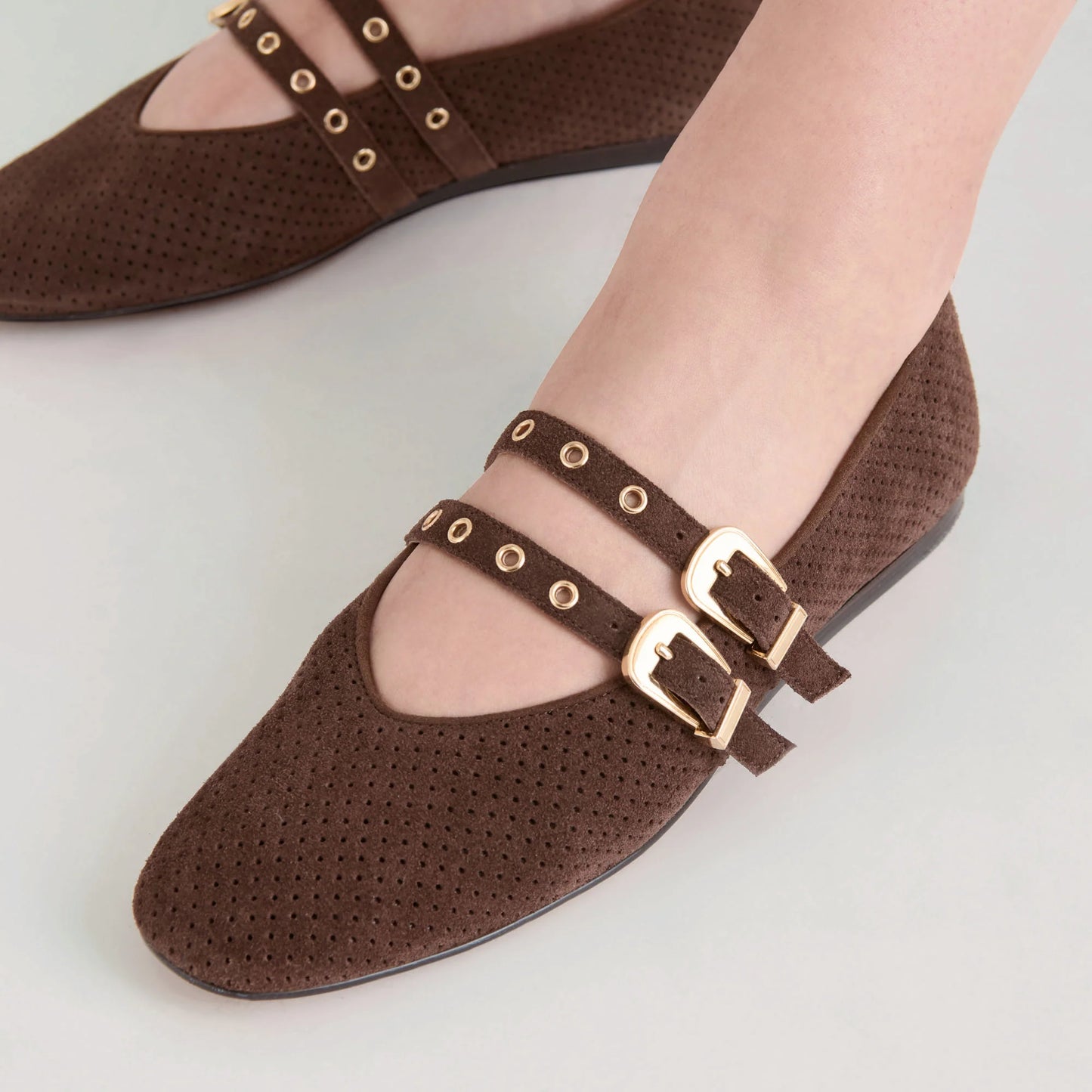 BAYLEE GROMMET in Dark Brown Perforated