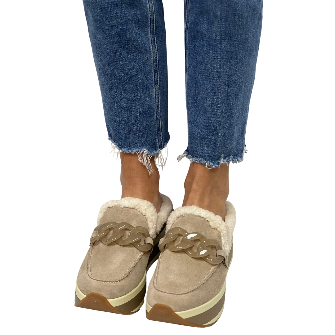 JAMEY PLUSH in Taupe