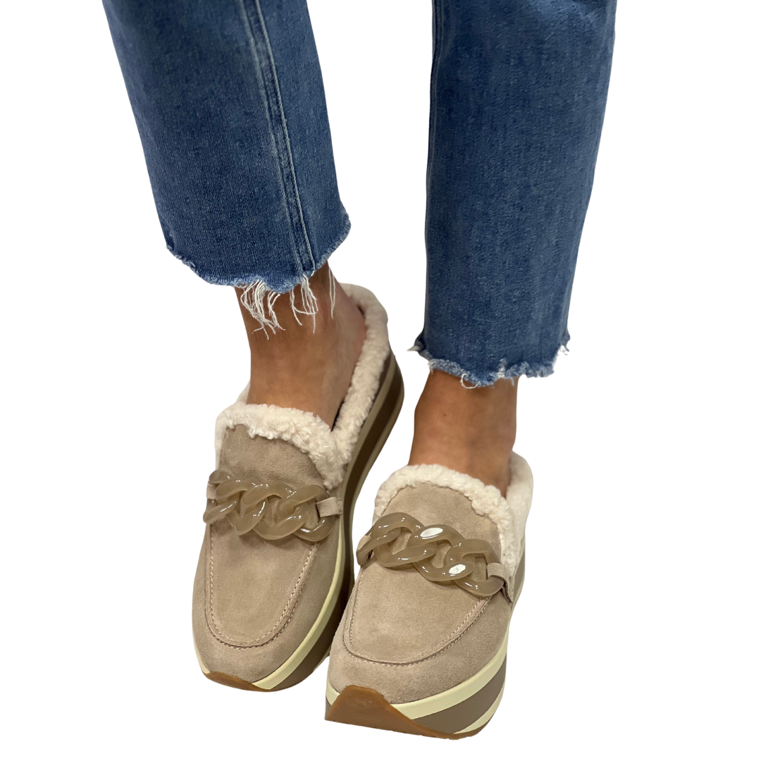 JAMEY PLUSH in Taupe