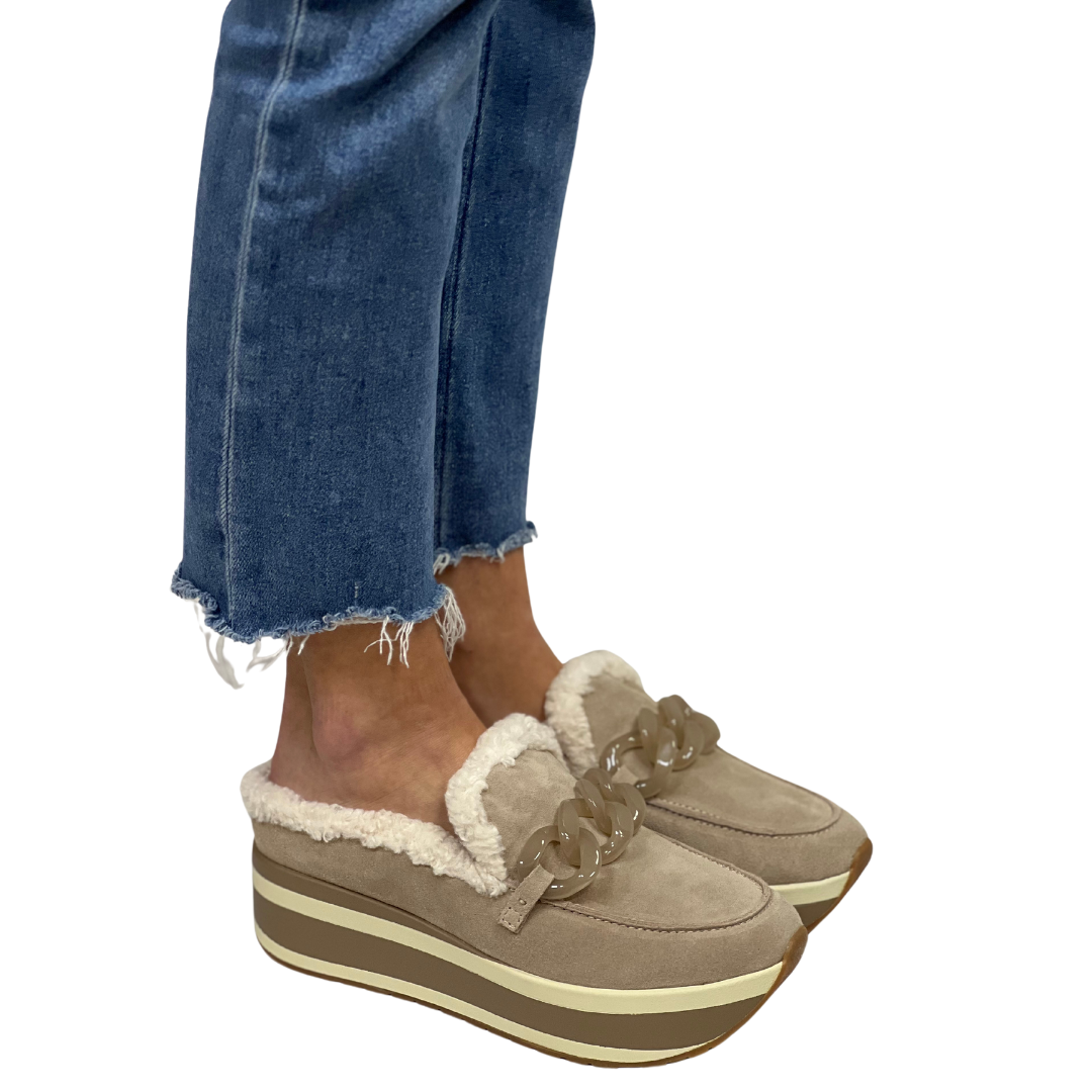 JAMEY PLUSH in Taupe