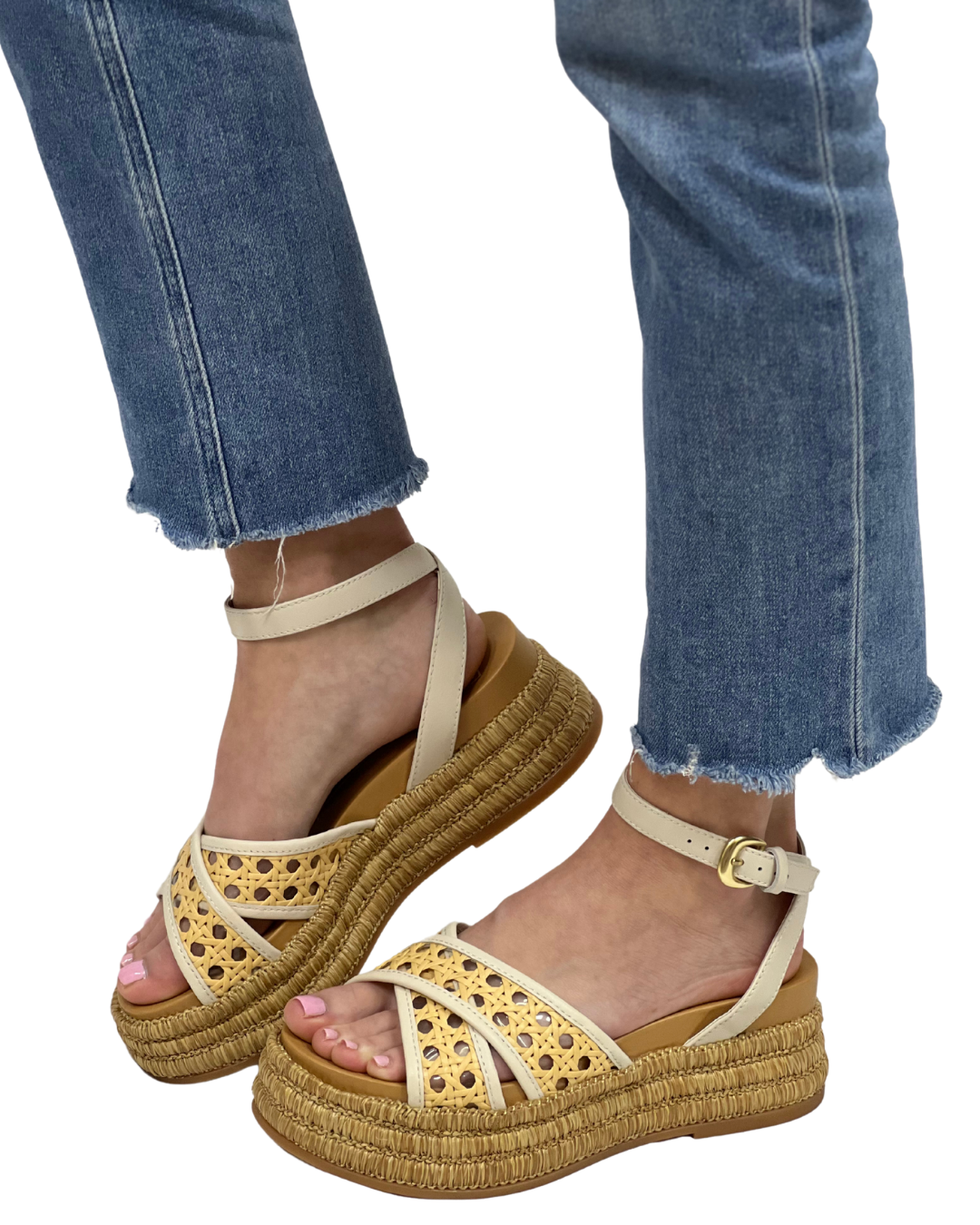 WRILEY in Creme Woven Raffia