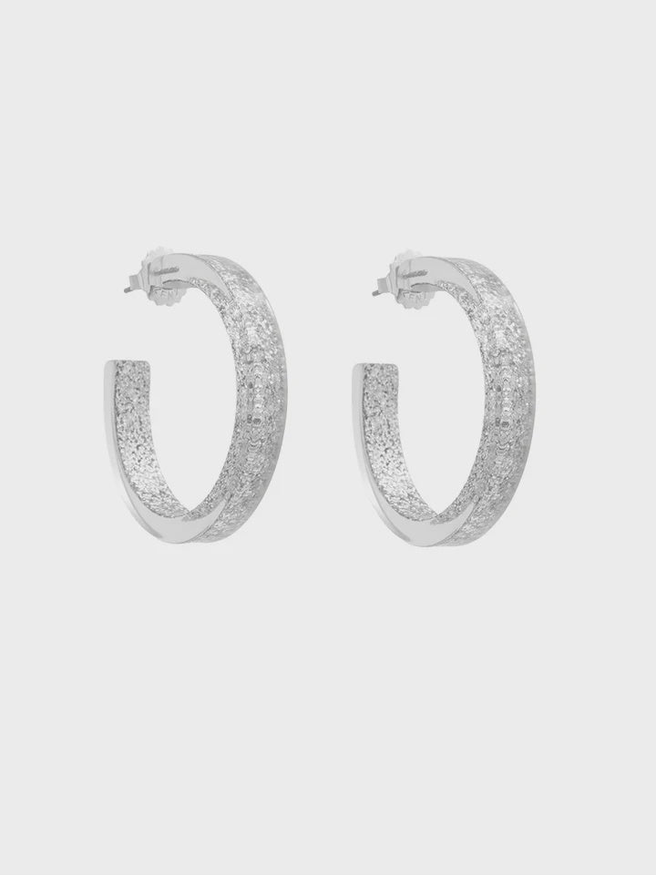 MEDIUM RESIN OPEN HOOP EARRING in Silver