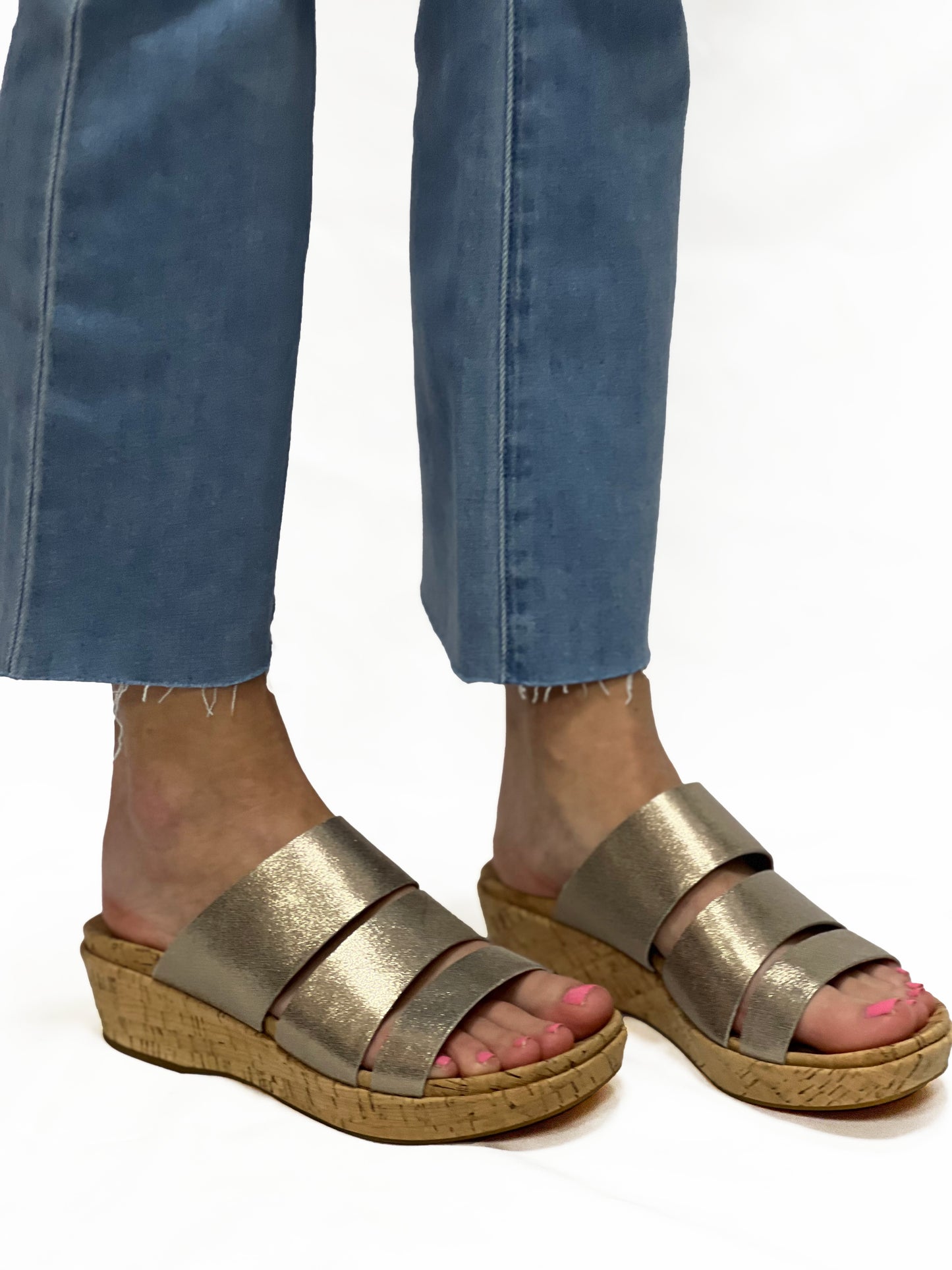 MENZIE in Soft Gold