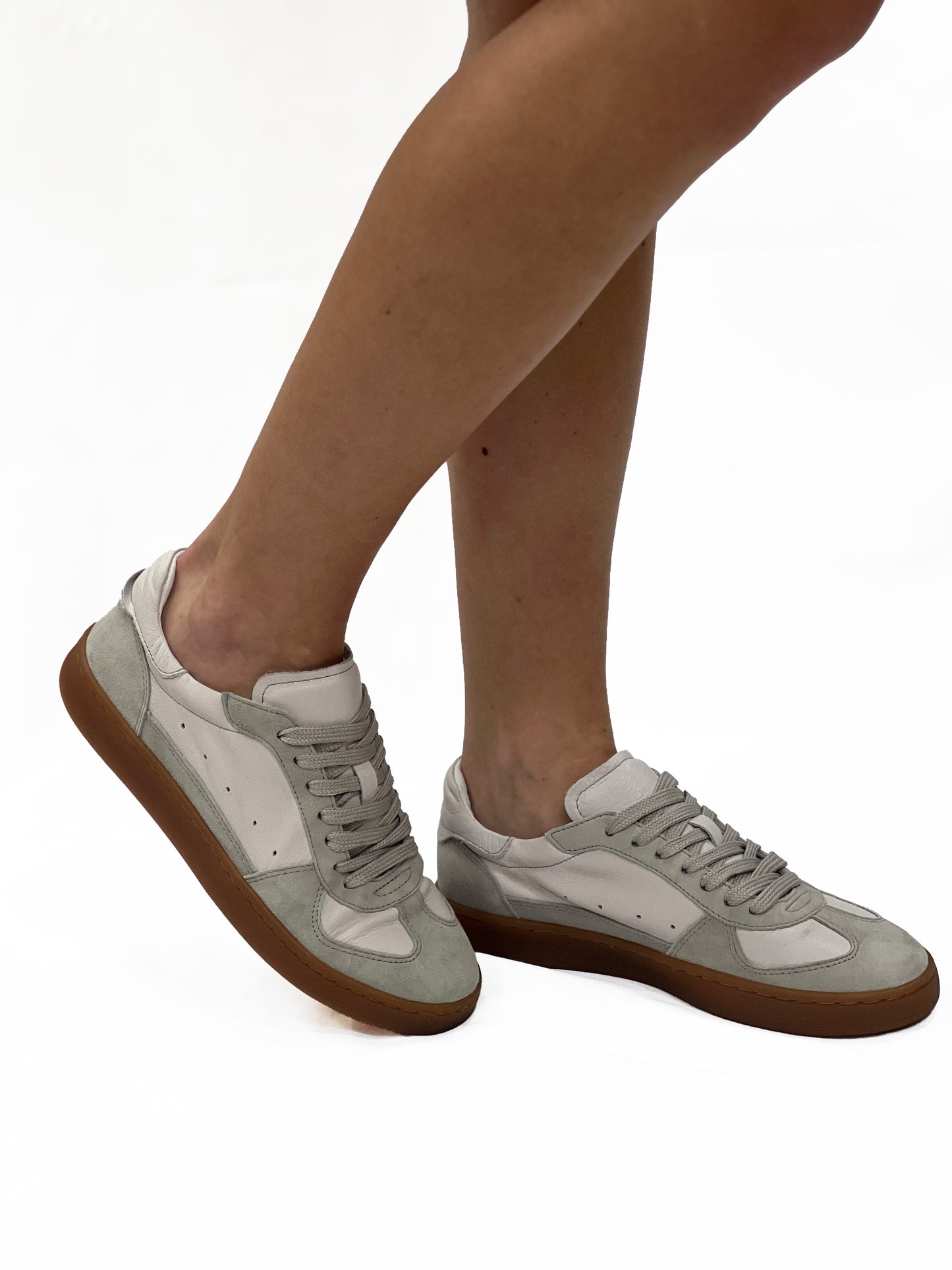 MONTY in Taupe