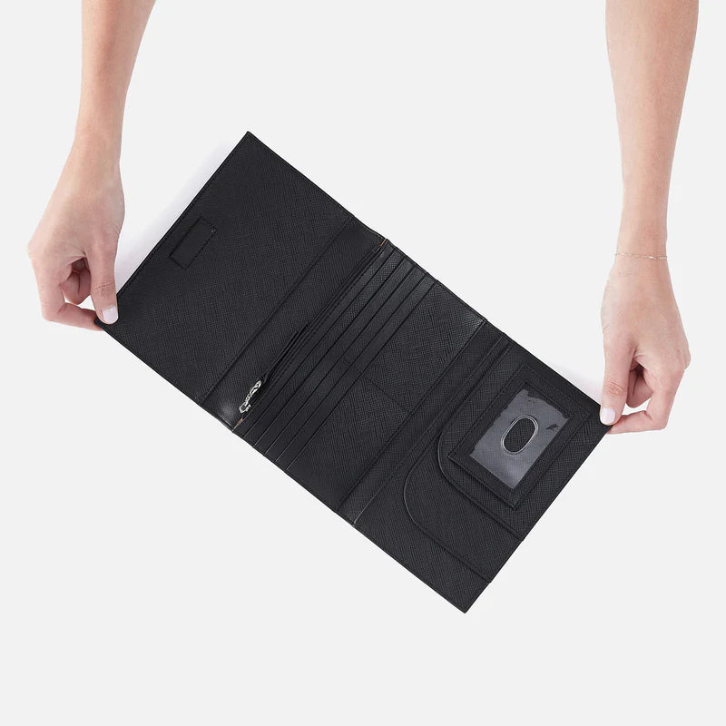 ESSENTIAL WALLET CROSSBODY in Black