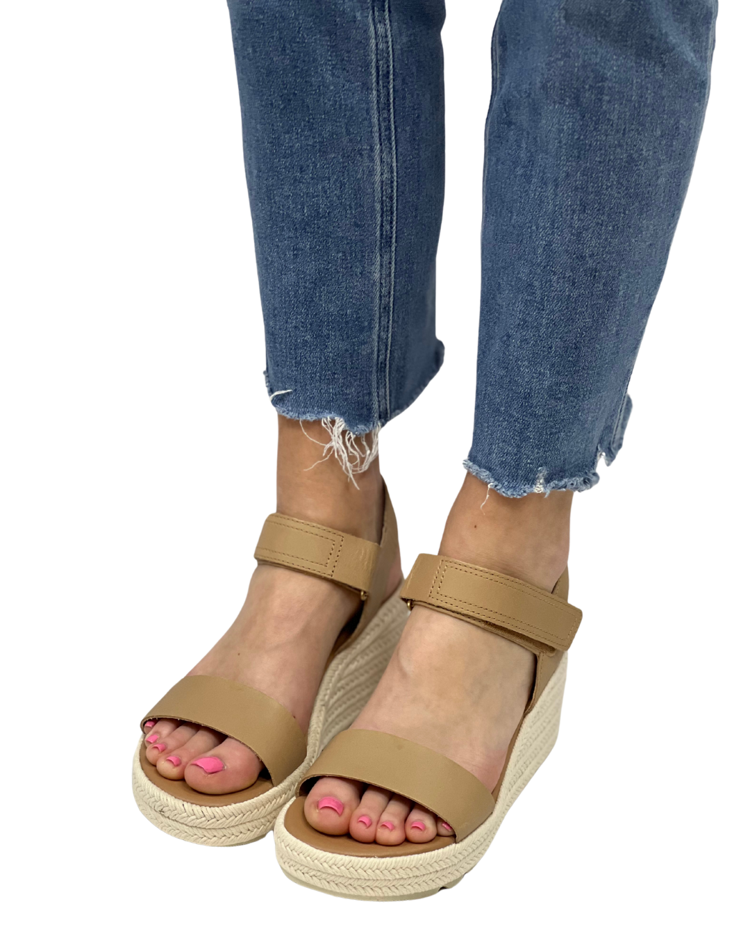 CAMERON WEDGE in Honest Beige + Chalk