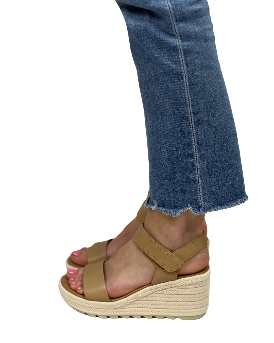 CAMERON WEDGE in Honest Beige + Chalk