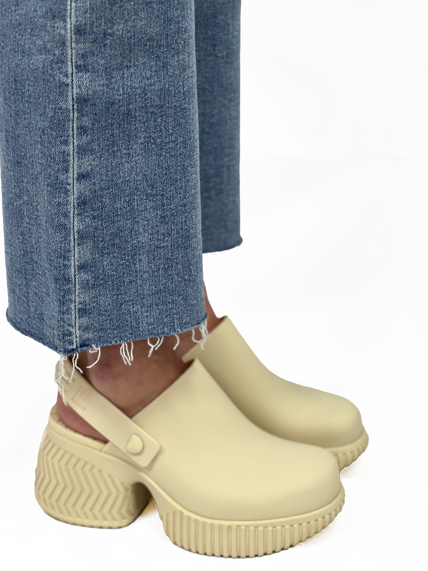 ONA STREETWORKS HEEL CLOG in Honey White + Sea Salt