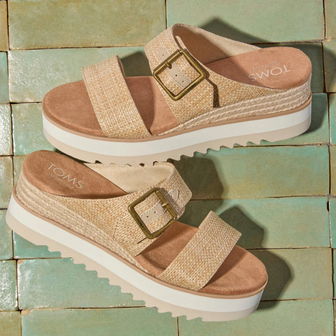DIANA MULE BUCKLE in Almond Raffia