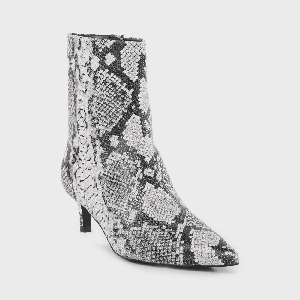 DINNER DATE in Black + White Exotic
