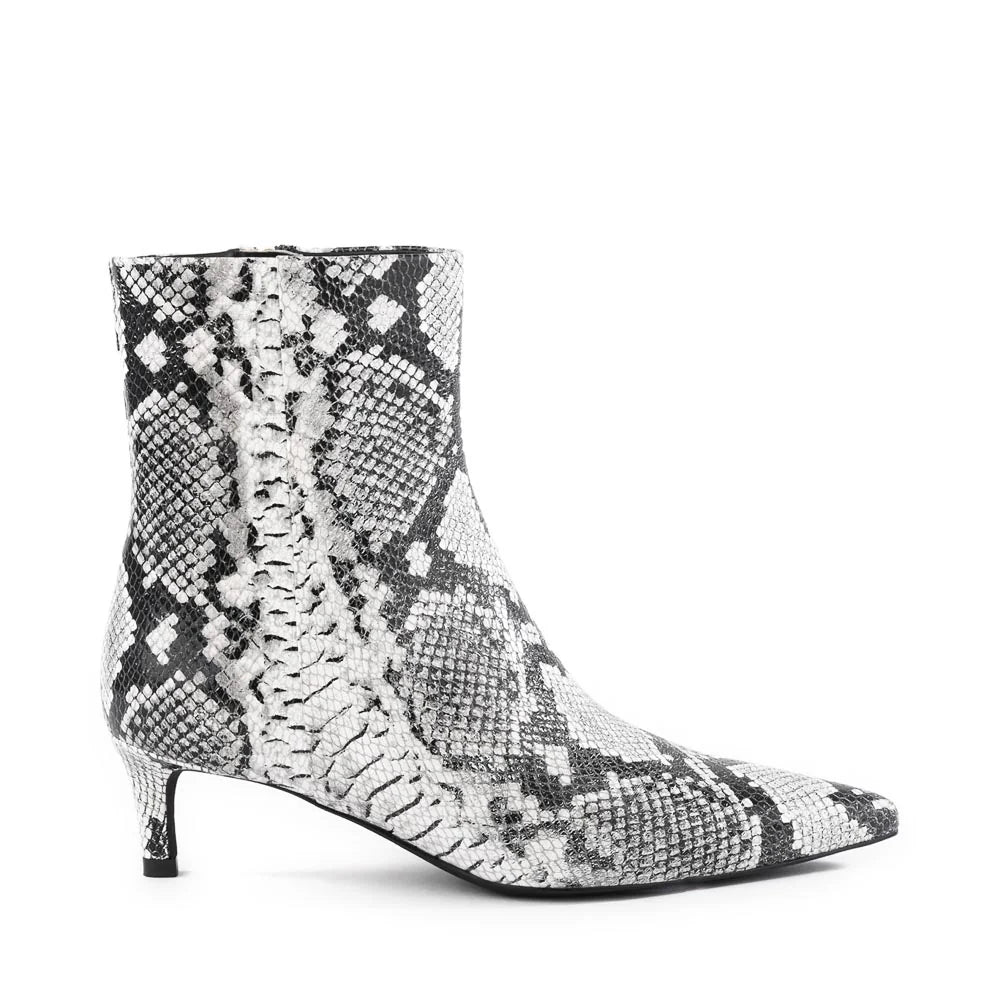 DINNER DATE in Black + White Exotic