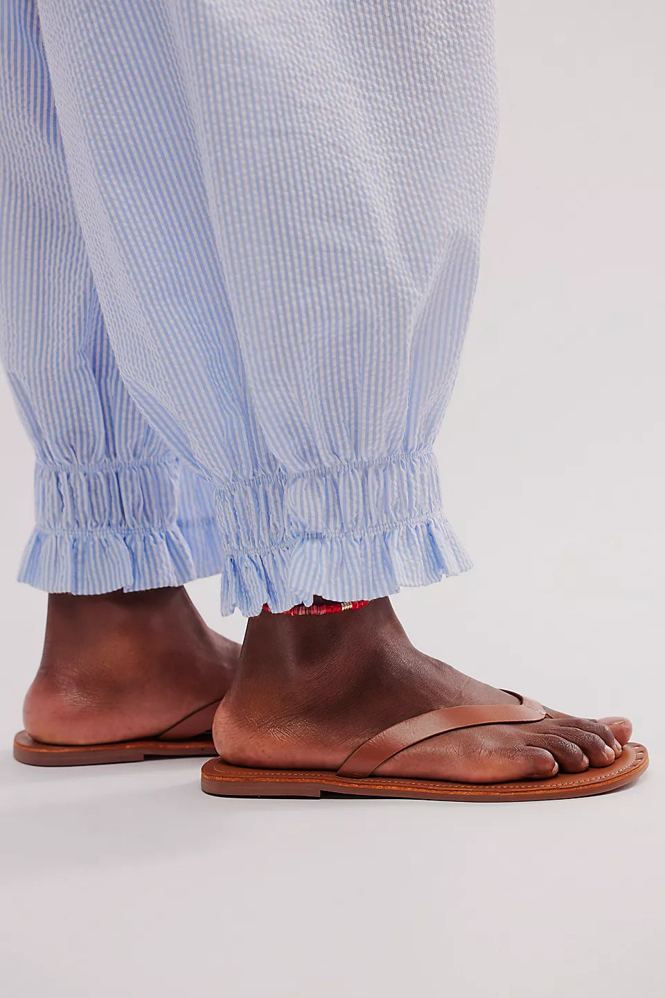 SONA THONG SANDAL in Luggage