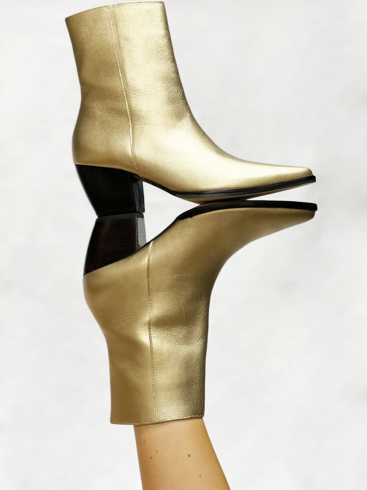 CATY in Gold