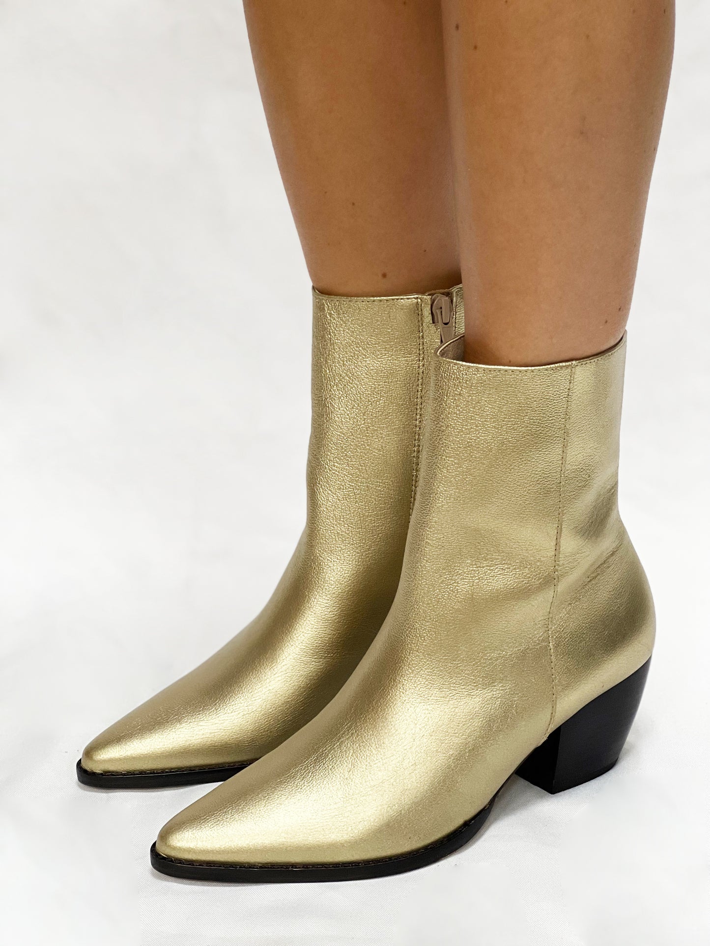 CATY in Gold