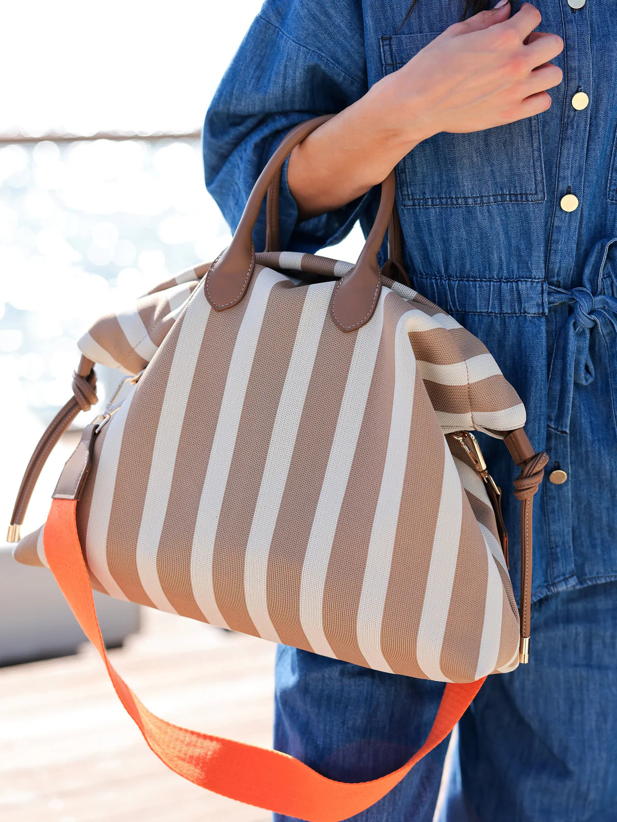 ISLA CROSSBODY TOTE in Tan