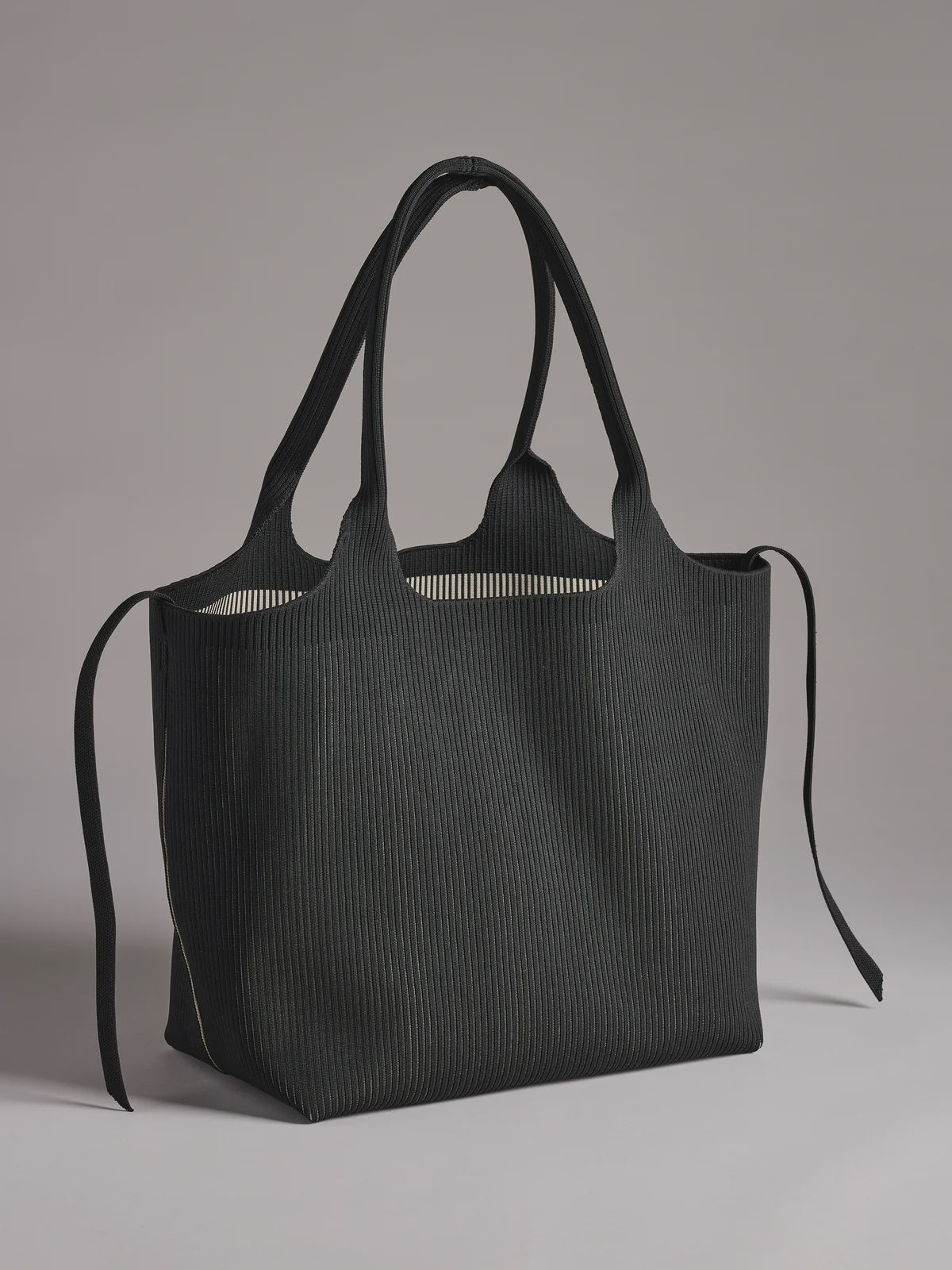 ROBBIE TOTE in Black