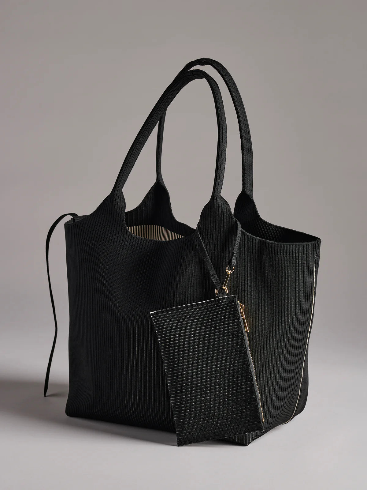 ROBBIE TOTE in Black