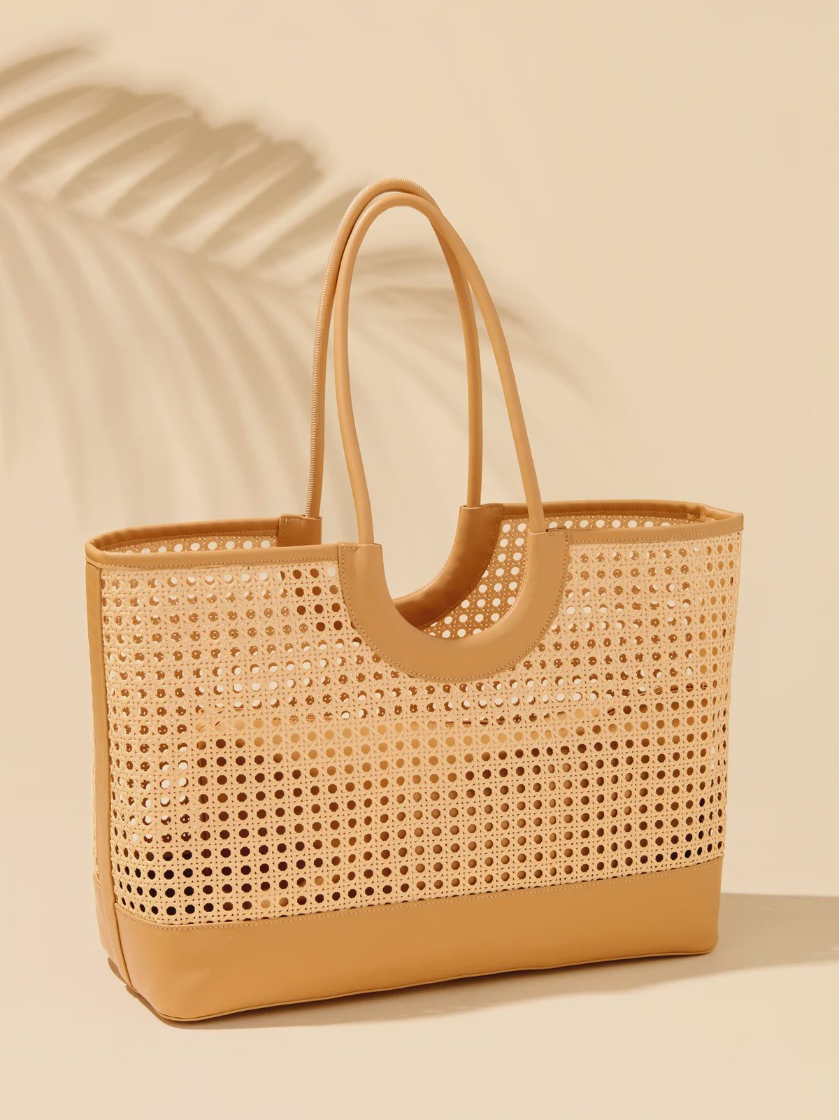 LYRA TOTE in Tan