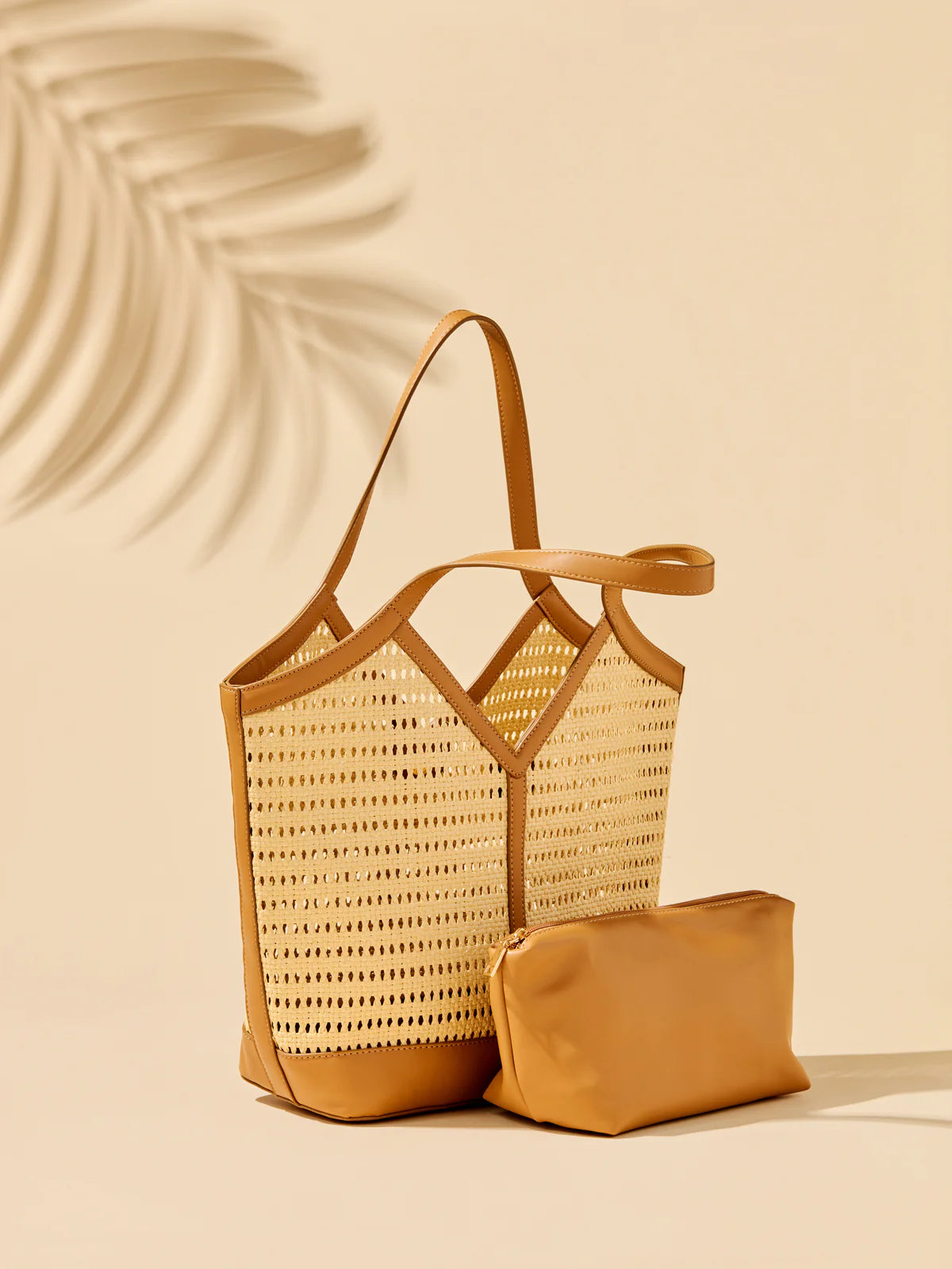 TOSCA TOTE in Tan