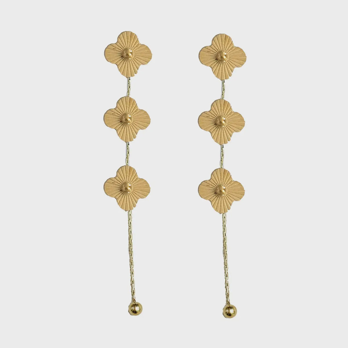 CLOVER DUSTER DROP EARRINGS in Clover