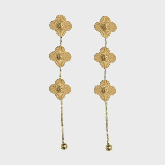 CLOVER DUSTER DROP EARRINGS in Clover