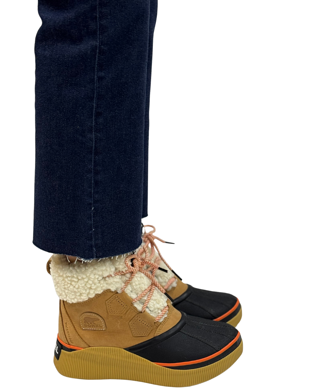 OUT N ABOUT IV CHILLZ WP in Tawny Buff + Black