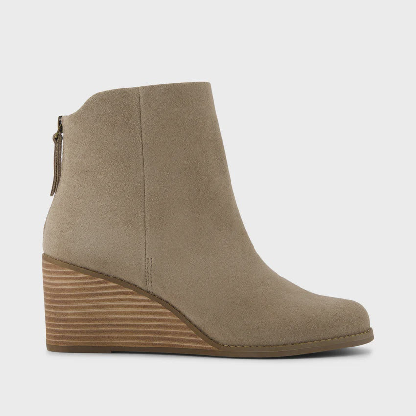 CASEY WEDGE BOOT in Dune Suede