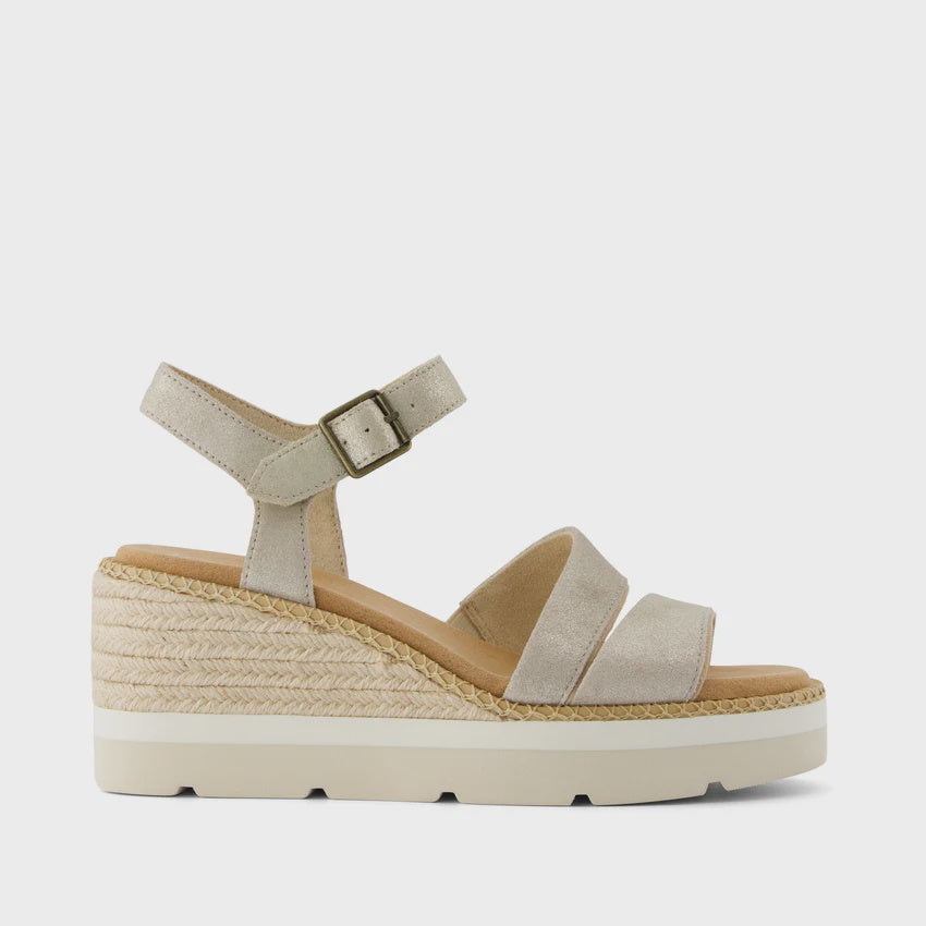 DARYA WEDGE in Champagne Metallic