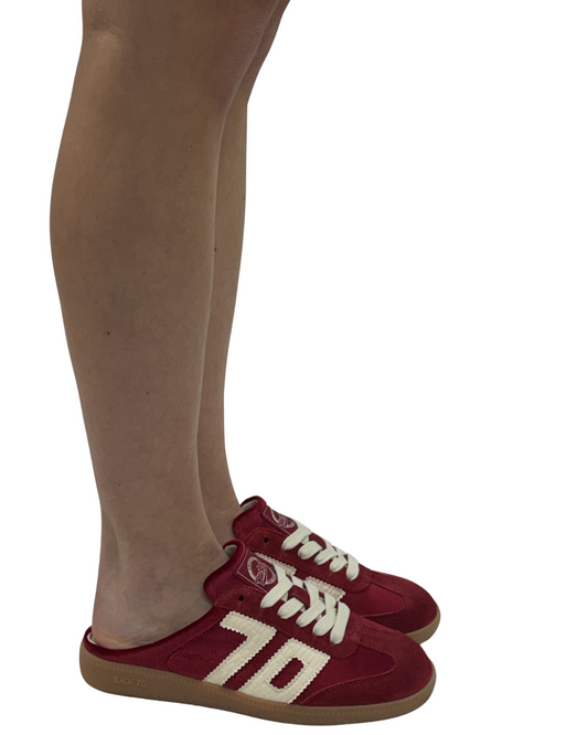 EASTER W26 in Velvet Red Milk