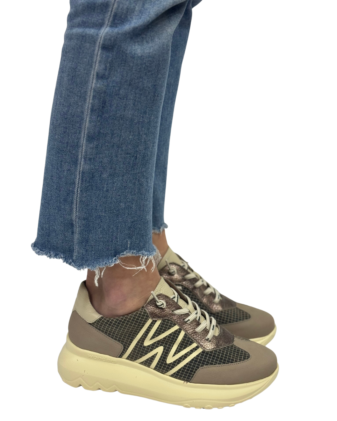 ULTRAFLY 01 in Taupe + Camel