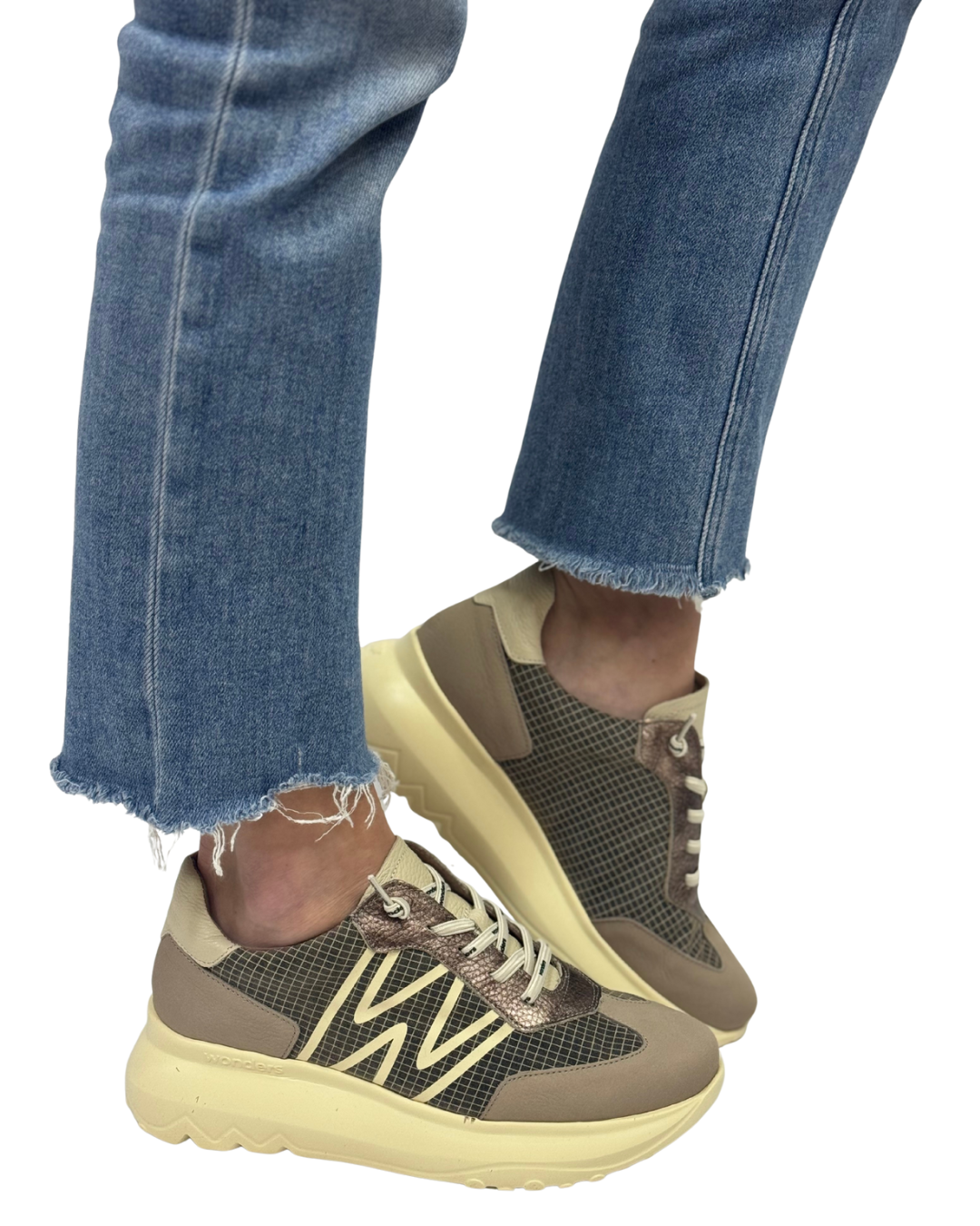 ULTRAFLY 01 in Taupe + Camel