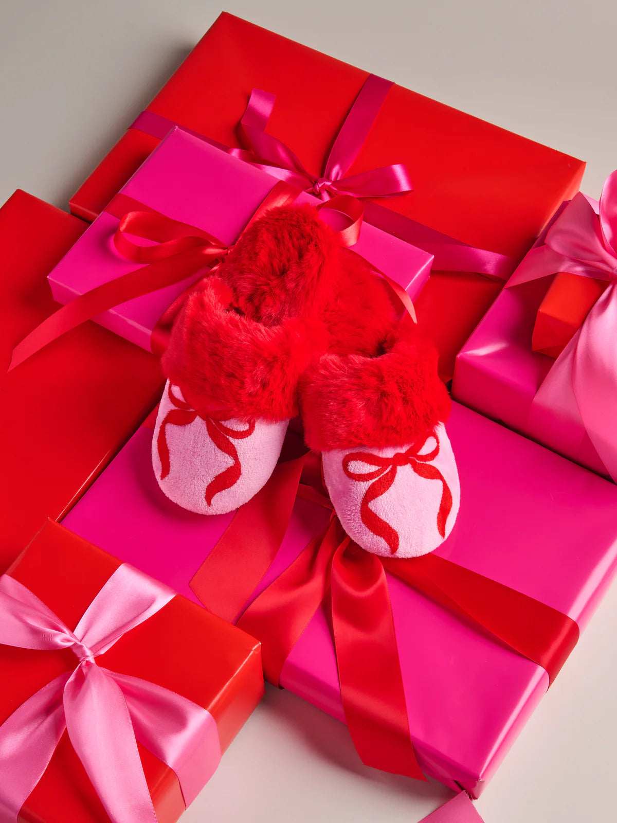 BOW SLIPPERS in Pink
