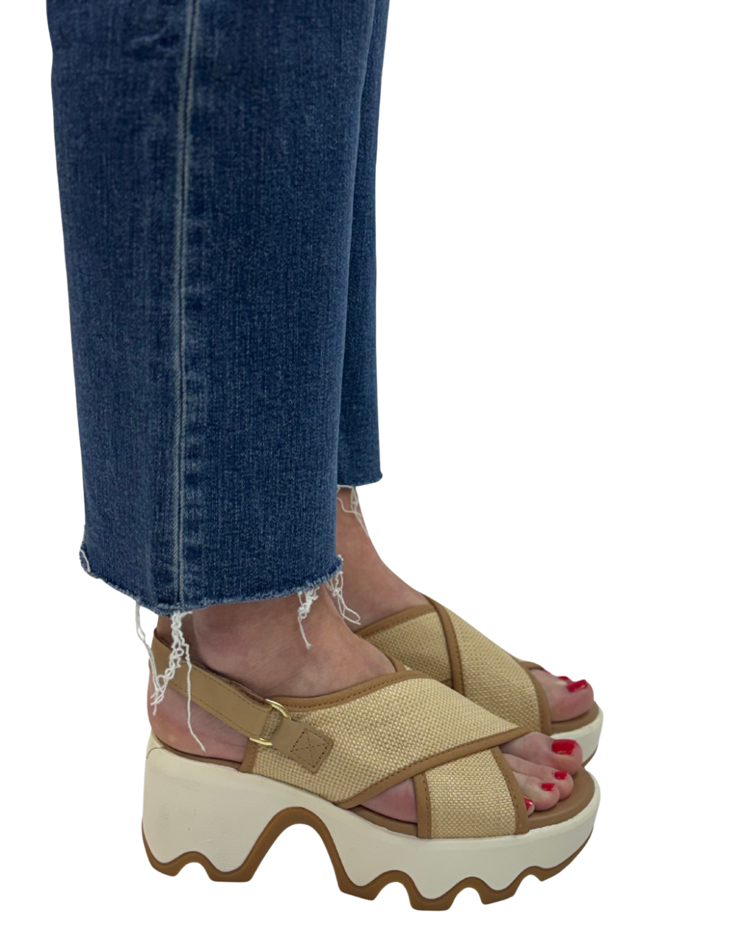 KINETIC AURA SLINGBACK TXT in Honest Beige + Gum