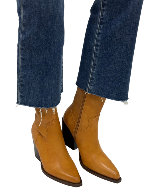 VICTORIA in Camel