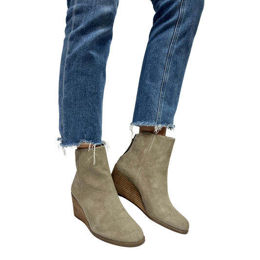 CASEY WEDGE BOOT in Dune Suede