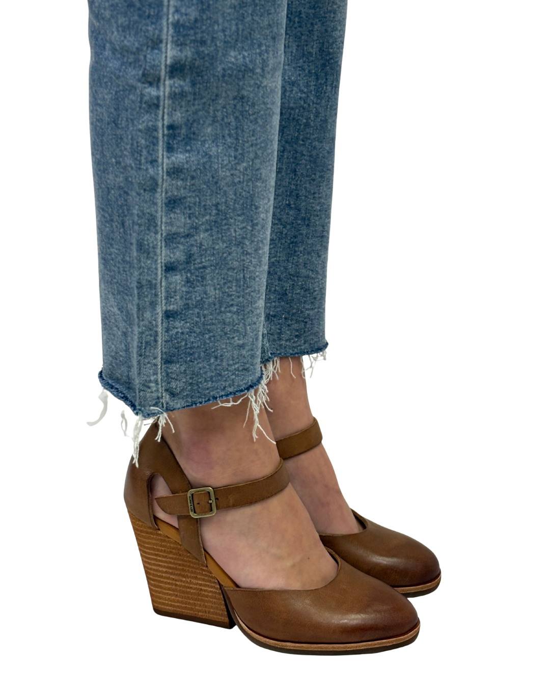 HARLOW in Brown