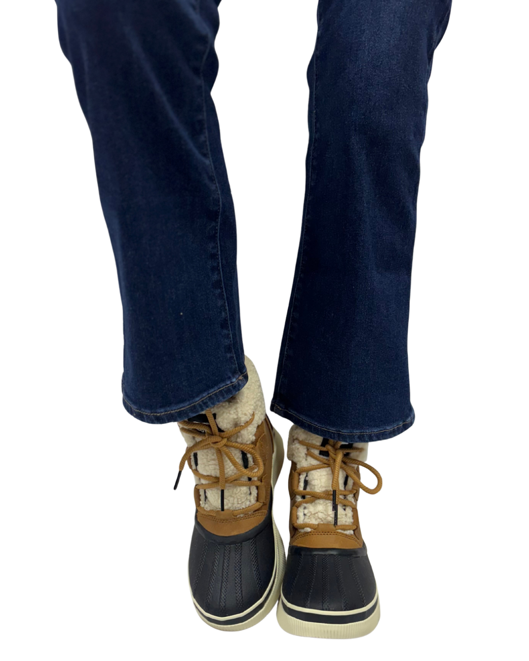 OUT N ABOUT IV CHILLZ WP in Taffy + Black