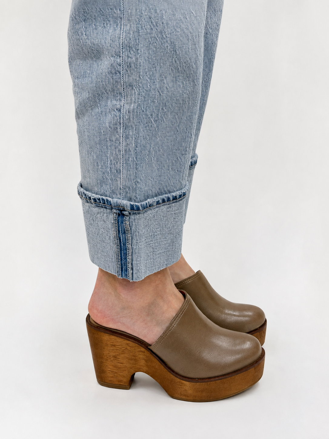 HUDSON WEDGE CLOG in Mushroom