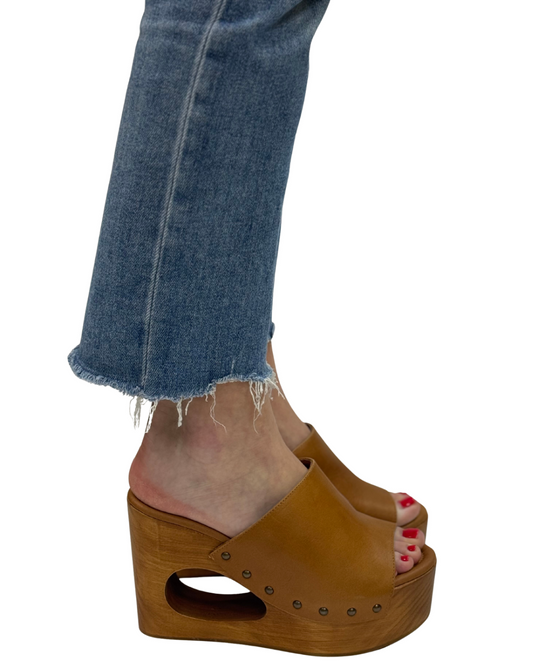 COAST CUT OUT CLOG in Tan
