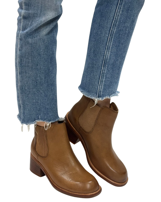 JOVI in Tan