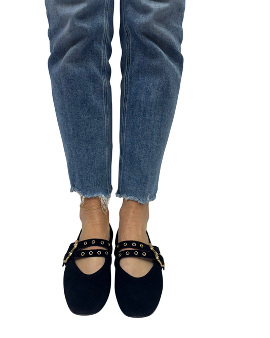 BAYLEE GROMMET in Onyx Perforated
